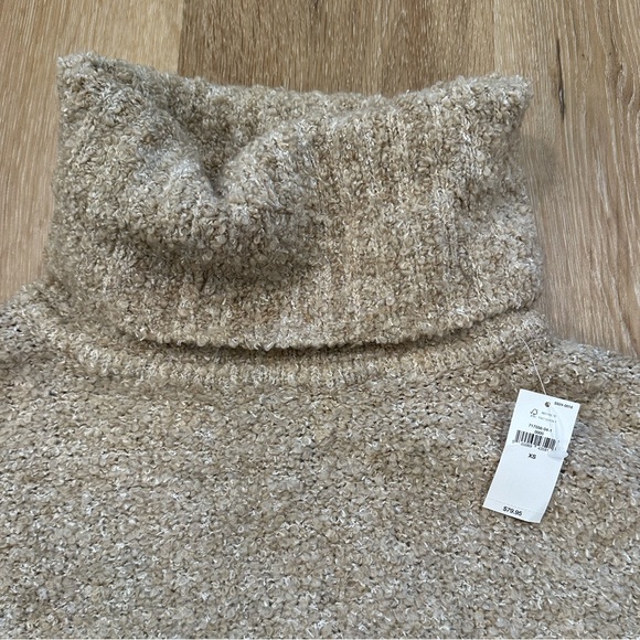 GAP Women’s Sweater - Picture 2 of 5